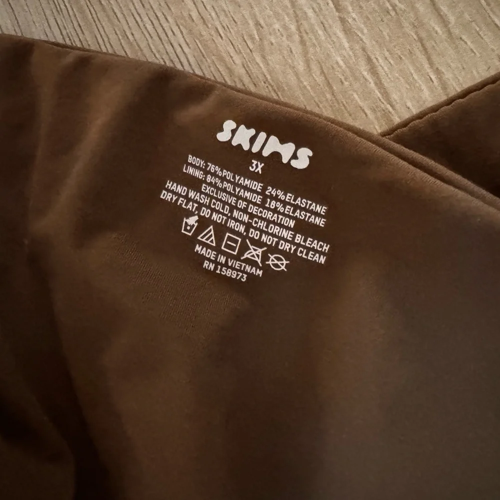 SKIMS Bandeau in Oxide NWT